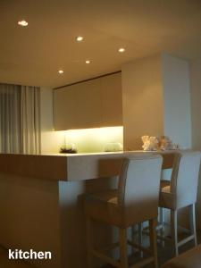 a kitchen with a bar with chairs and a counter at casagratia in Taormina