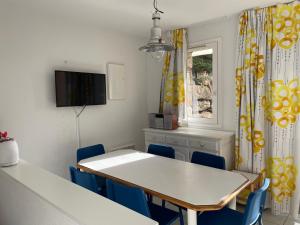 Μια τηλεόραση ή/και κέντρο ψυχαγωγίας στο Esterel Home