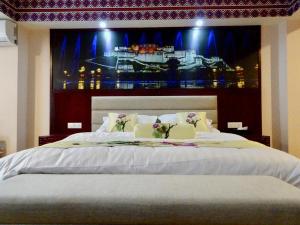 Rúm í herbergi á Kamalashi Boutique Inn