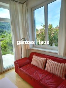 Fotografie z fotogalerie ubytování FLORES, Ferienhaus oder Doppelzimmer, im Grünen, 5 Gehminuten ins Zentrum, Parkplatz, zero emissions v destinaci Bad Ischl