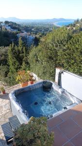a hot tub sitting on top of a house at Chaguimama Sea in Begur