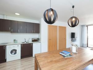 Kuchyňa alebo kuchynka v ubytovaní Happy Apartments