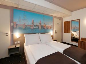 Postel nebo postele na pokoji v ubytování B&B Hotel Berlin City-Ost