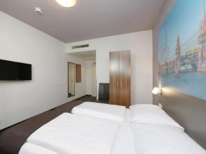 Postel nebo postele na pokoji v ubytování B&B Hotel Berlin City-Ost
