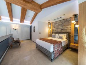 Postel nebo postele na pokoji v ubytování Batıhan Vadi Hotel