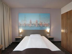 Postel nebo postele na pokoji v ubytování B&B Hotel Berlin City-Ost