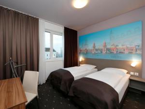 Postel nebo postele na pokoji v ubytování B&B Hotel Berlin City-Ost