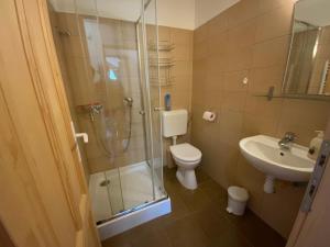 Kúpeľňa v ubytovaní Első Fecske apartmanok