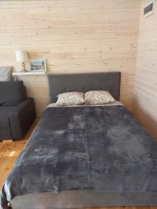 Postel nebo postele na pokoji v ubytování Namelis Drevernoje 2