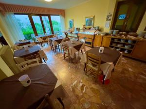 Restaurace v ubytování Hotel Silvana Garnì