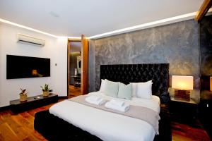 Кровать или кровати в номере Luxury 2 Bed Knightsbridge Flat