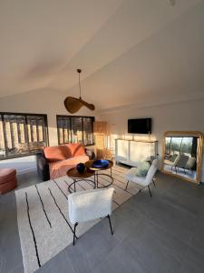 a living room with a couch and a table and chairs at Little House -4 Pers- 1h Paris in Richebourg