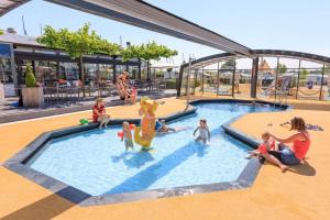 Επισκέπτες που μένουν στο Chalet op camping aan het Veerse Meer