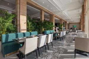 Sofitel Al Hamra Beach Resort 레스토랑 또는 맛집