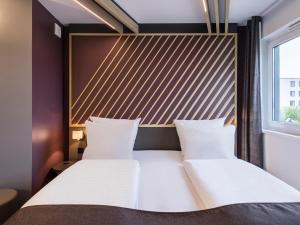 B&B HOTEL München-Messe tesisinde bir odada yatak veya yataklar