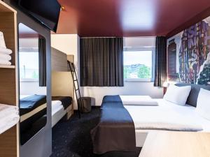 Postel nebo postele na pokoji v ubytování B&B HOTEL München-Messe