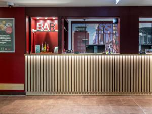 Lounge nebo bar v ubytování B&B HOTEL München-Messe