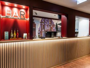 Lounge nebo bar v ubytování B&B HOTEL München-Messe