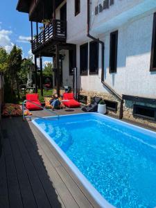 Bazén v ubytování Guest house Elit nebo v jeho okolí