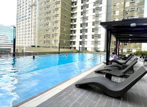 a large swimming pool in a large building at IT Park + fast net in Cebu City