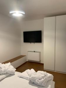 a room with two white towels on a bed at Wellness Smart Suites in Bolzano