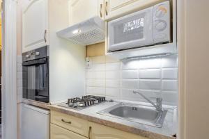 Kuchyň nebo kuchyňský kout v ubytování Vamhaz Boulevard Apartment - Parking