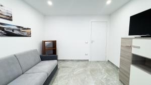 a living room with a couch and a flat screen tv at Casa Venturini by Ca-Sa Check in Chioggia +38 photos