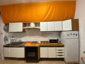 Kuchyňa alebo kuchynka v ubytovaní I feel orange