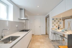 Η κουζίνα ή μικρή κουζίνα στο Rio Pearl 49 +32 φωτογραφίες