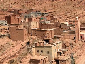 a village in the middle of a mountain at قصبة الحوط in El Hot +15 photos