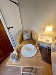 Χώρος καθιστικού στο Coastal Hidden Gem - King size, ensuite room with garden