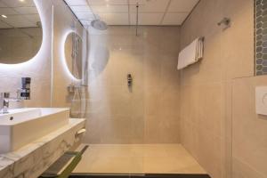 Koupelna v ubytování Leonardo Hotel Breda City Center