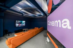 TV a/nebo společenská místnost v ubytování Self check-in coliving Vilnius