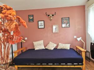 a bedroom with a bed and a wall with antlers at Gite du Persil - Meublé de Tourisme 3 étoiles in Le Mesnil-Simon