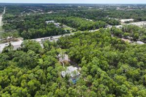 eine Luftansicht eines Waldes mit Autobahn in der Unterkunft Lux Family Pool Spa, 2 Private Pickleball Courts, Ping Pong Table, Mini Golf, Close To Beach & Dining Home Sleeps 8 in Naples