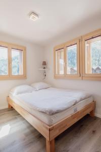 Posto letto in camera con finestre di Studio à 2 minutes des remontées mécaniques a Grimentz