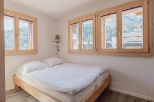 Posto letto in camera con finestre di Studio à 2 minutes des remontées mécaniques a Grimentz