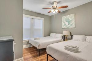 Fotografie z fotogalerie ubytování Historic First Floor Unit in Shaw Community STL 1E v destinaci Tower Grove + 12 fotografií