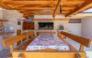 Posedenie v ubytovaní 4 Bedroom Pet Friendly Home In Vodnjan