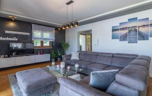 Posedenie v ubytovaní 4 Bedroom Pet Friendly Home In Vodnjan