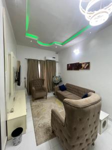 Χώρος καθιστικού στο Temimathe Consulting Limited
