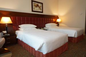 Postel nebo postele na pokoji v ubytování Grand Central Hotel