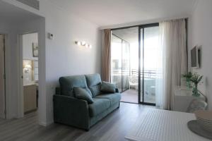 LaBranda Suites Fanabe的休息区