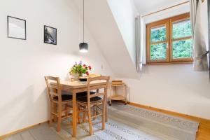 a dining room with a table and chairs and a window at Appartement Im Hof, 36qm in Schenkenzell