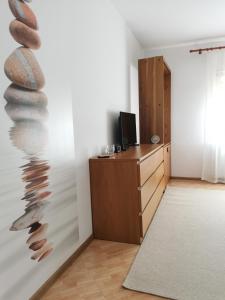 a room with a wall with a sculpture of rocks at Miri's House in Eforie Sud