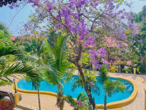 Bazén v ubytování Baan Bali Beach Resort Pranburi nebo v jeho okolí