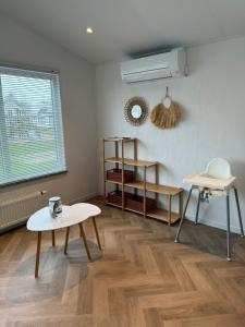 Φωτογραφία από το άλμπουμ του Chalet op vakantiepark Molenhoek σε Kamperland
