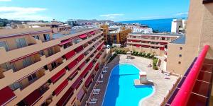 an aerial view of a building with a swimming pool at Jardín Marino in Puerto de Santiago