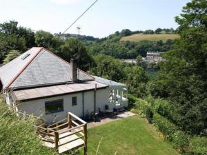 a small house in the middle of a field at Jordan Cottage in Fowey