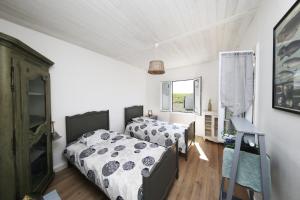 Postel nebo postele na pokoji v ubytování Le Cottage du Moulin - 15min du Mont Saint-Michel